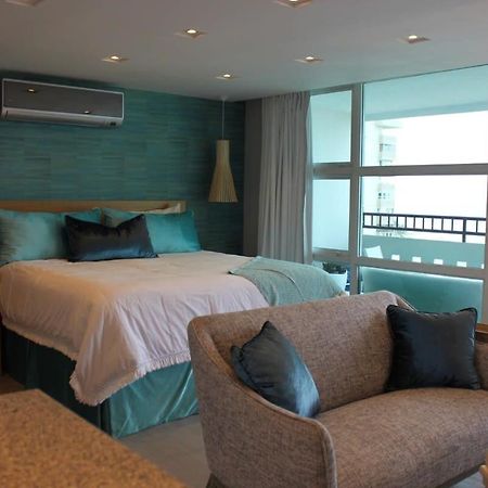 Enchanted 17 Jewel Beachfront Luquillo -Pool 외부 사진