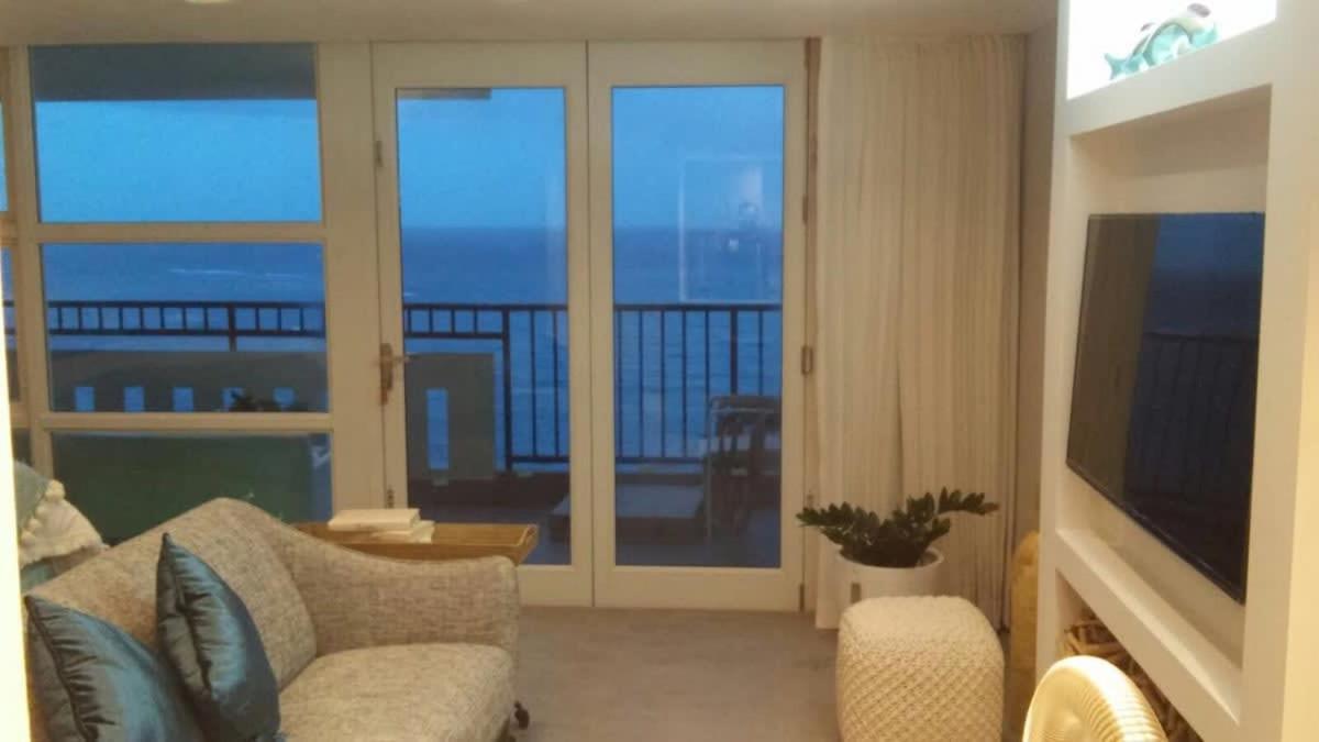 Enchanted 17 Jewel Beachfront Luquillo -Pool 외부 사진