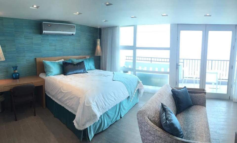 Enchanted 17 Jewel Beachfront Luquillo -Pool 외부 사진