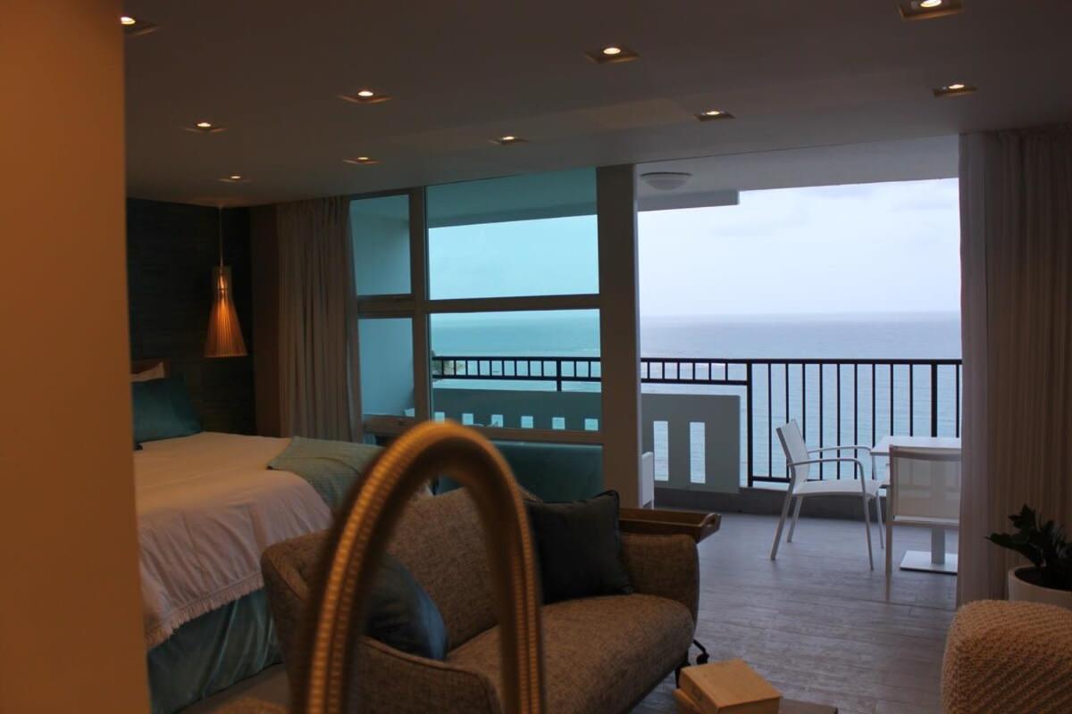 Enchanted 17 Jewel Beachfront Luquillo -Pool 외부 사진