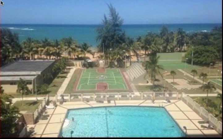 Enchanted 17 Jewel Beachfront Luquillo -Pool 외부 사진