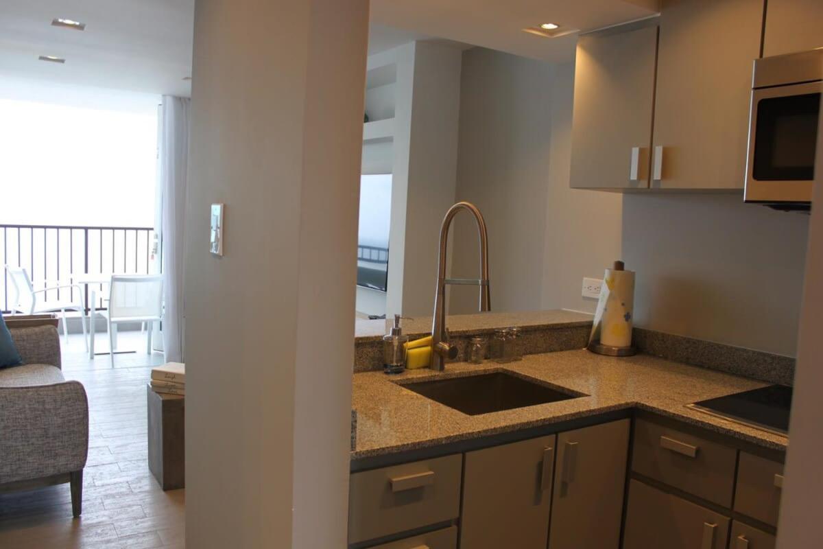 Enchanted 17 Jewel Beachfront Luquillo -Pool 외부 사진