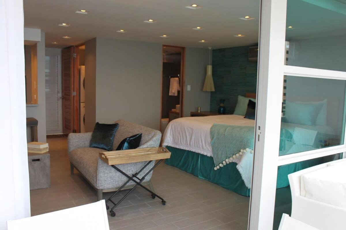 Enchanted 17 Jewel Beachfront Luquillo -Pool 외부 사진